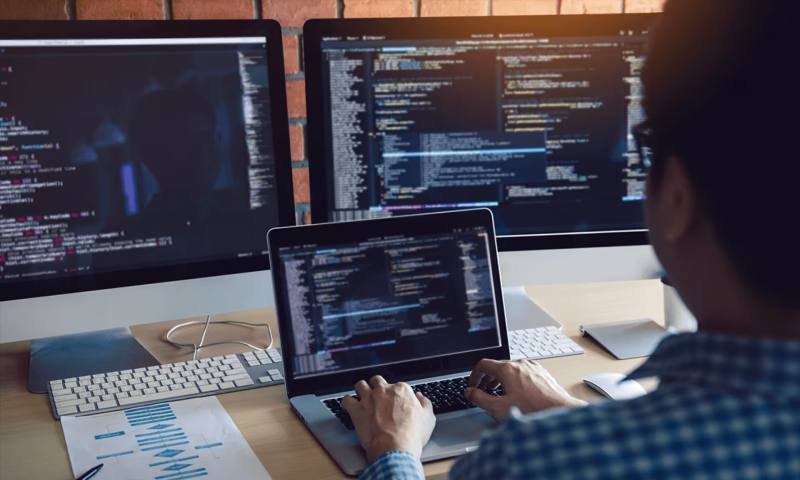 数据科学选型:R与Python如何赋能新荣区网站建设?
